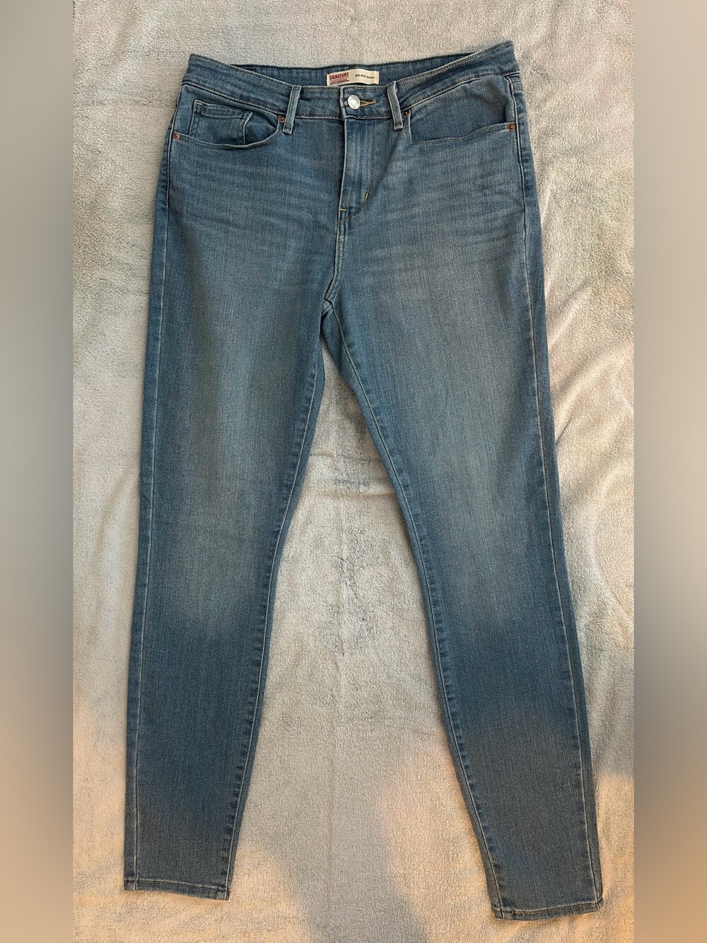 Signature by Levi Strauss Mid Wash Skinny Jeans